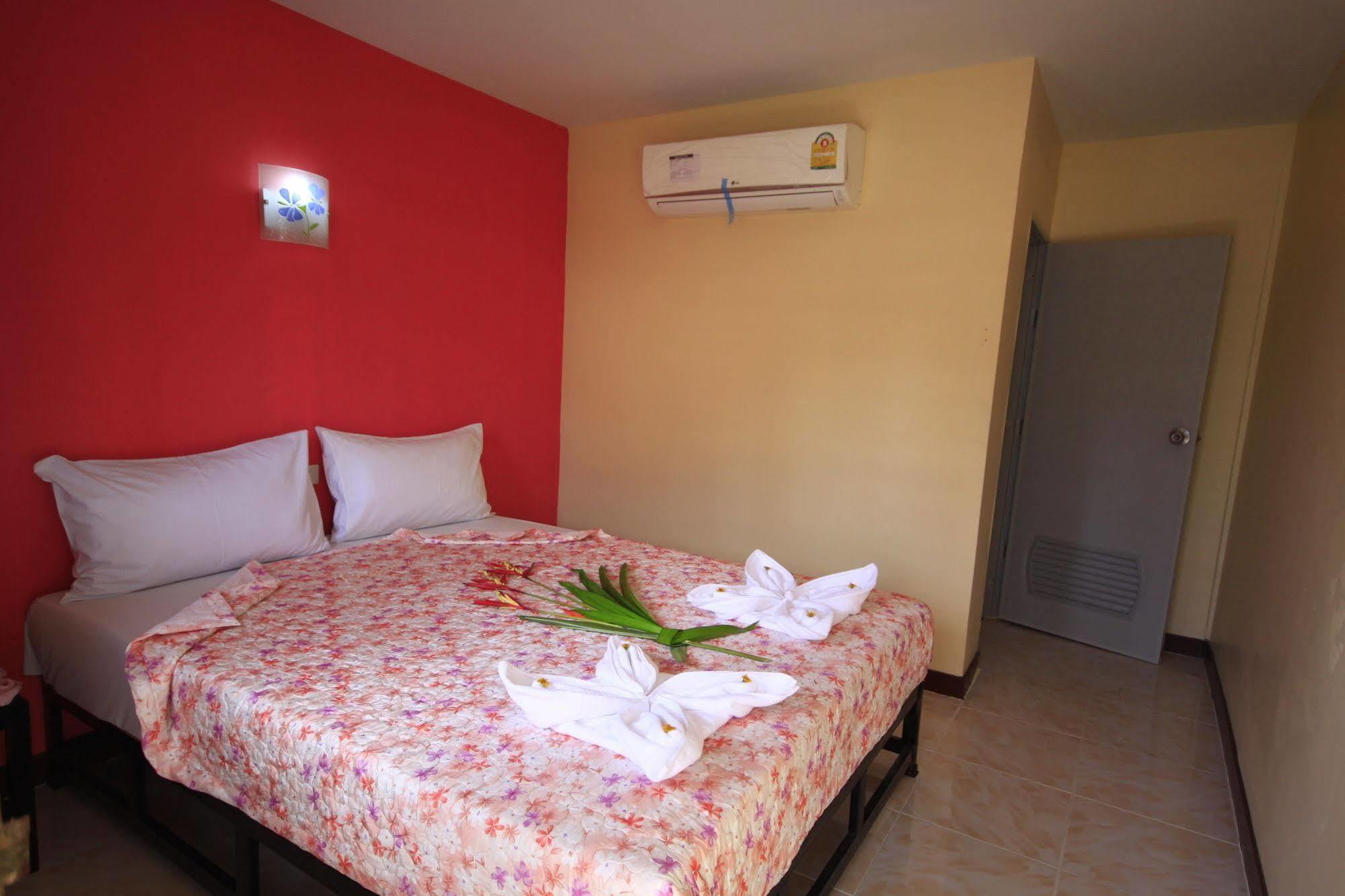 Pongpan House Phi Phi Appartement Buitenkant foto